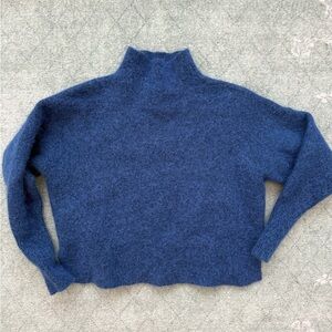 Alpaca Wool + Wool blended crop sweater